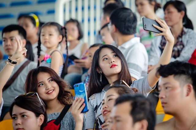 "Sốt" với nhan sắc xinh đẹp 3 cô con gái tuổi cập kê của ca sĩ Tú Dưa - 9 "Sốt" với nhan sắc xinh đẹp 3 cô con gái tuổi cập kê của ca sĩ Tú Dưa - 9