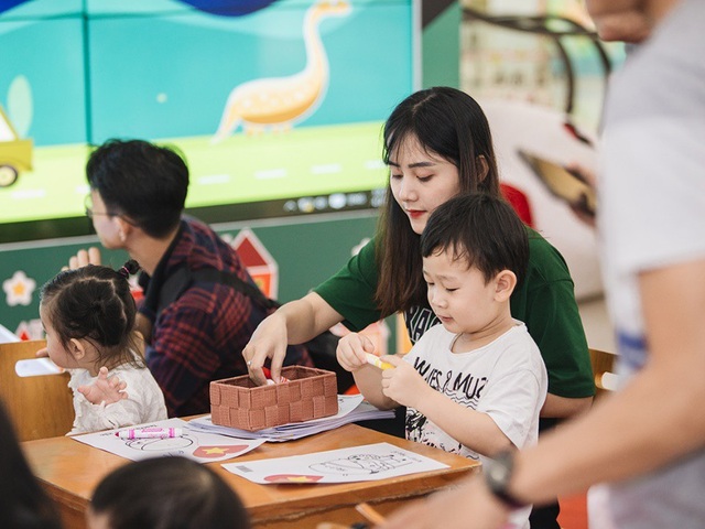 Khởi động lễ hội “Muôn sắc quà Hè” trên toàn quốc - 1 Lễ hội vui chơi bổ ích và sáng tạo nhân ngày 01.06 tại Vincom mở cửa miễn phí cho tất các em nhỏ