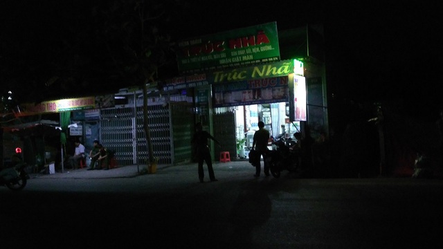 Truy bắt nhóm thanh niên chém chết người rồi bỏ trốn - 1 Hiện trường xảy ra vụ việc khiến 2 người thương xong