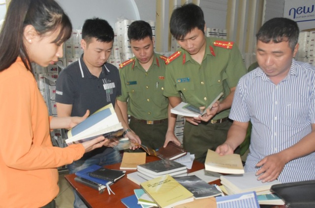 Cảnh báo thanh thiếu niên không nên tham gia “Hội thánh Đức Chúa Trời” - 3 Lực lượng công an phát hiện, thu giữ nhiều tài liệu, tang vật liên quan đến việc sinh hoạt, tuyên truyền đạo trái pháp luật của Hội thánh