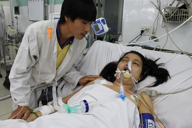 Mẹ "thập tử nhất sinh", bé 2 tháng tuổi khát sữa - 4 Anh Thanh Tân với hai bàn tay trắng, bất lực nhìn vợ trong cơn nguy kịch