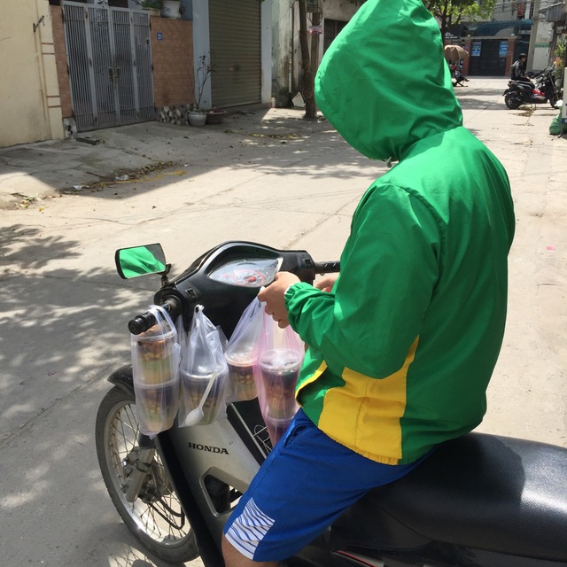 Bán chè cho vui cũng kiếm tiền triệu ngày nắng nóng - 3 Bán chè cho vui cũng kiếm tiền triệu ngày nắng nóng - 3