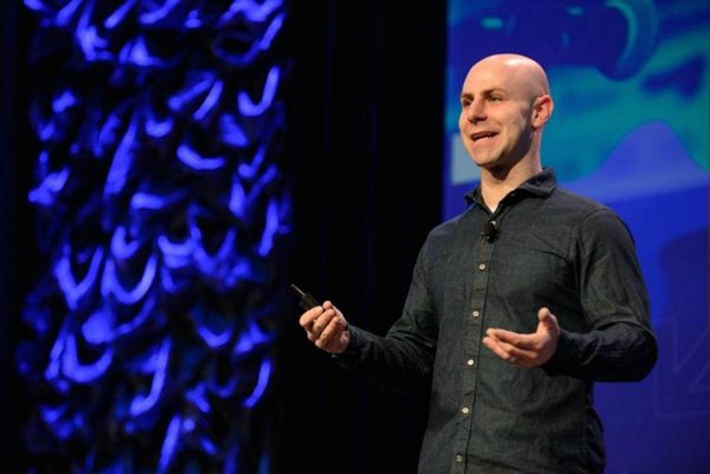 Đối mặt với lời chỉ trích mà không bị xuống tinh thần - 2
Giáo sư tâm lý học Adam Grant. Ảnh: CNBC