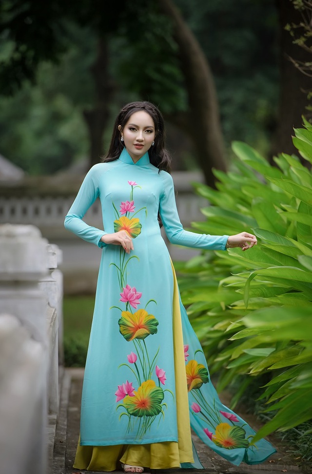 Nữ kế toán viên Nghệ An sở hữu số đo "chuẩn" như người mẫu - 4 Người đẹp đến từ xứ Nghệ này không chỉ xinh đẹp mà còn khéo tay, cô thích cắm hoa và đặc biệt có khả năng làm một MC và hùng biện, múa cũng là một sở trường của cô.