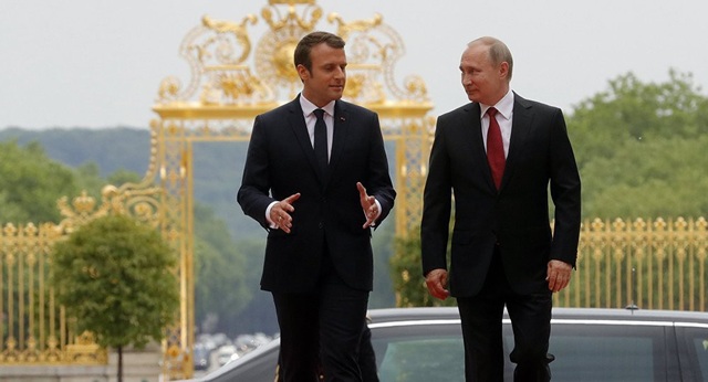 Tổng thống Pháp muốn đối thoại “lịch sử” với ông Putin - 1 Tổng thống Macron tiếp người đồng cấp Nga tại Paris vào tháng 5/2017 (Ảnh: Sputnik)