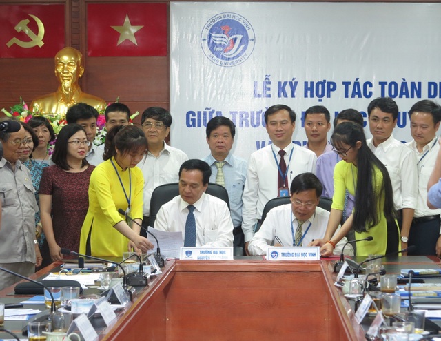 ĐH Vinh - ĐH Nguyễn Tất Thành ký kết thỏa thuận hợp tác toàn diện - 1 Trường ĐH Vinh và trường ĐH Nguyễn Tất Thành đã thống nhất ký kết thỏa thuận hợp tác toàn diện với 12 nội dung.