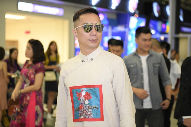 NTK Đỗ Trịnh Hoài Nam thiết kế đầm dạ hội cho các minh tinh tại Cannes - 1 NTK Đỗ Trịnh Hoài Nam thiết kế khoảng 10 mẫu đầm dạ hội dành cho các minh tinh hàng đầu tại Cannes sải bước trên thảm đỏ.