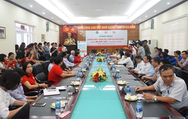 Phát động chương trình “Chung tay vì biển đảo quê hương” - 1 Quang cảnh buổi Lễ phát động...