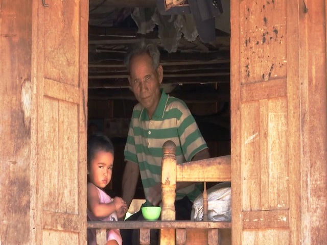 Hàng trăm hộ dân vùng biên giới chưa có hộ tịch - 1 Nhiều hộ dân ở xã A Dơi đã trải qua nhiều thế hệ vẫn chưa có hộ tịch