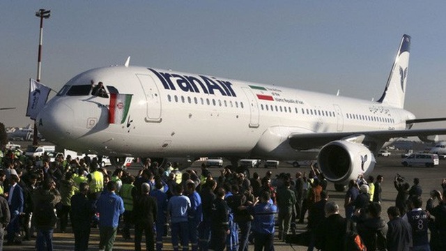 Hàng tỉ USD treo lơ lửng quanh thỏa thuận hạt nhân Iran - 1
Chiếc máy bay Airbus mới của hãng Iran Air hạ cánh xuống sân bay ở Tehran trong năm 2017 Ảnh: AP
