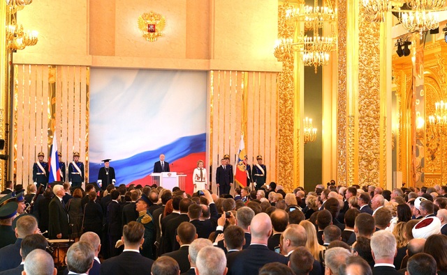Ấn tượng lễ nhậm chức của Tổng thống Putin - 10 Tổng thống Putin có bài phát biểu nhậm chức đầu tiên trước các quan chức, nghị sĩ, thẩm phán, người dân Nga và các khách mời quốc tế.