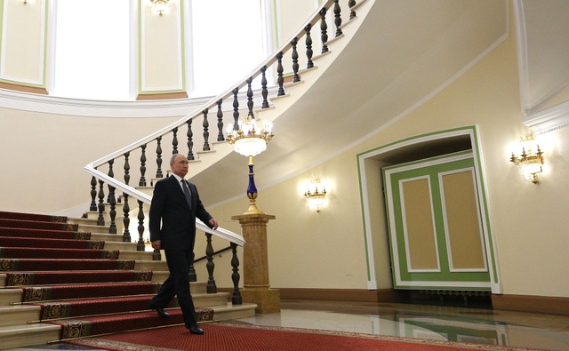 Ấn tượng lễ nhậm chức của Tổng thống Putin - 4 Tổng thống Putin rời phòng làm việc, nơi cách không xa Đại sảnh Andereevsky, để chuẩn bị lên xe riêng tới lễ nhậm chức.