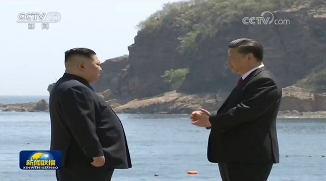 Video máy bay nghi chở ông Kim Jong-un cất cánh tại Trung Quốc - 4 Truyền thông Trung Quốc đưa tin hai nhà lãnh đạo đã trao đổi về nhiều vấn đề quan tâm chung, trong đó có chủ đề phi hạt nhân hóa (Ảnh: CCTV)
