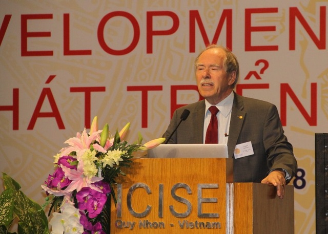 Khoa học là chân lý của sự phát triển bền vững - 3 GS Gerard ‘t Hooft - giải Nobel Vật lý đã lý giải vì sao khoa học công nghệ phát triển ở khu vực châu Âu.
