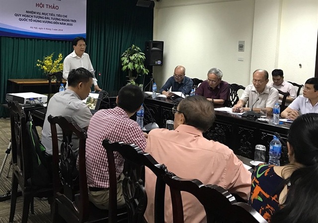 Chưa nhận diện được Vua Hùng, sao xây tượng đài tràn lan? - 3 Các chuyên gia đóng góp ý kiến tại hội thảo về Quy hoạch tượng đài Hùng Vương.