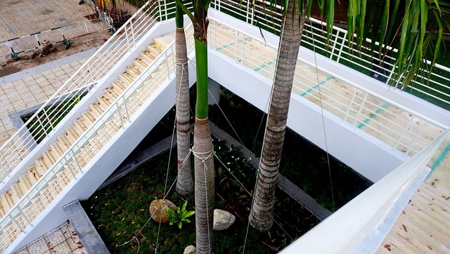 Người Sài Gòn thích thú với cầu bộ hành 11 tỷ đồng - 10 Người Sài Gòn thích thú với cầu bộ hành 11 tỷ đồng - 10