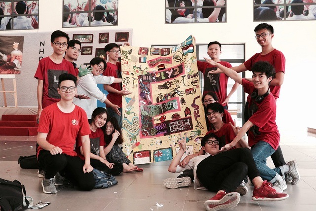“Hot boy cầm bảng” trường Ams trổ tài vẽ tranh trong ngày hội thầy trò - 9 “Hot boy cầm bảng” trường Ams trổ tài vẽ tranh trong ngày hội thầy trò - 9
