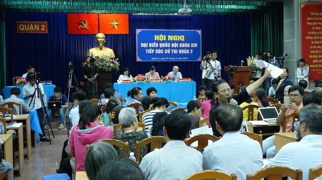 Cử tri căng bản đồ Thủ Thiêm, "dồn" nỗi bức xúc hàng chục năm khiếu kiện - 4 Buổi tiếp xúc cử tri càng về chiều càng nóng với chỉ 1 vấn đề duy nhất là bản đồ quy hoạch Thủ Thiêm