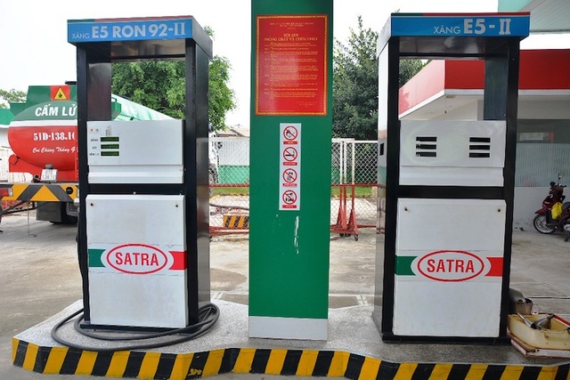 Lo ngại khi nhiều loại xe không phù hợp với xăng E5 - 3 Những trụ xăng E5 mới “sẵn sàng” thay thế xăng Ron 92