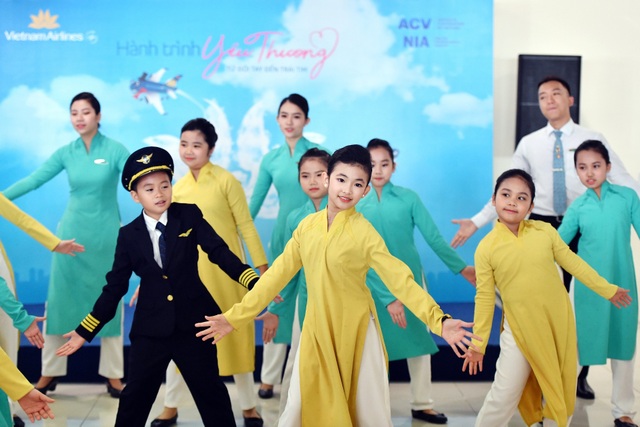 Hành trình “Từ đôi tay đến trái tim” truyền cảm hứng tới các bạn thiếu nhi - 1 Hành trình “Từ đôi tay đến trái tim” truyền cảm hứng tới các bạn thiếu nhi - 1