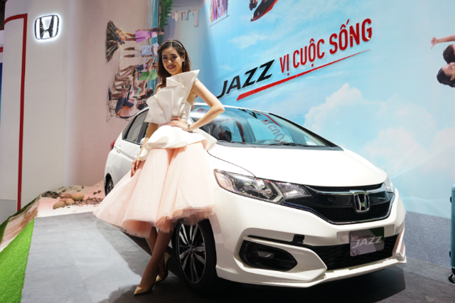 Làn sóng ô tô nhập sắp đổ bộ, xe nội ứng phó ra sao? - 2
Mẫu xe Jazz vừa được Honda nhập khẩu từ Thái Lan về Việt Nam