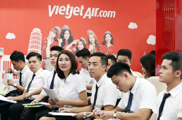 Sắp có 2 đợt tuyển tiếp viên hàng không lớn tại Hà Nội và TPHCM - 1 100 tiếp viên sẽ được tuyển trong tháng 6/2018 để phục vụ cho 100 đường bay của Viejet
