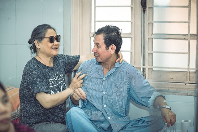 Câu chuyện xúc động đằng sau bộ ảnh đôi vợ chồng ở bệnh viện - 13 Câu chuyện xúc động đằng sau bộ ảnh đôi vợ chồng ở bệnh viện - 13