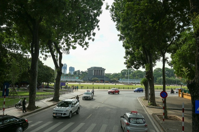 "Ngắm" Hà Nội từ góc nhìn trên xe buýt 2 tầng - 5
Lăng Chủ tịch Hồ Chí Minh.