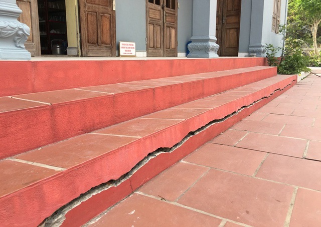 Nổ mìn khai thác đá ngay cạnh, danh thắng chùa Hàn Sơn lâm nguy - 4 Việc khai thác đá được cho là đã làm ảnh hưởng đến nhiều công trình của chùa Hàn Sơn