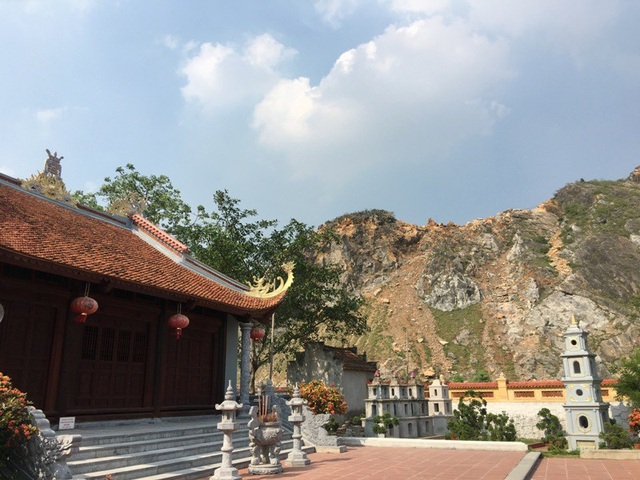Chùa Hàn Sơn lâm nguy vì khai thác đá: Tỉnh Thanh Hóa yêu cầu làm việc với Ninh Bình - 2 Tuy nhiên, nhiều năm qua, hoạt động khai thác đá khiến ngôi chùa này lâm nguy
