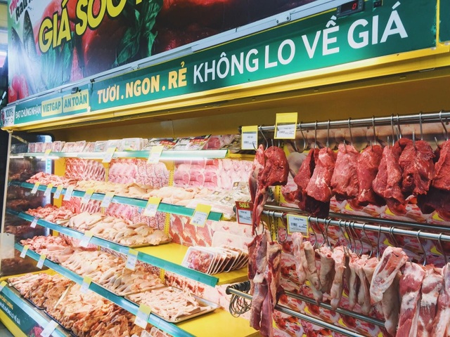 Bách hóa Xanh nhân rộng mô hình chợ thịt cá, tuyển dụng số lượng lớn - 2 Quầy hàng thịt tại Bách hóa Xanh luôn tươi, phong phú về chủng loại giúp khách hàng dễ dàng lựa chọn theo nhu cầu