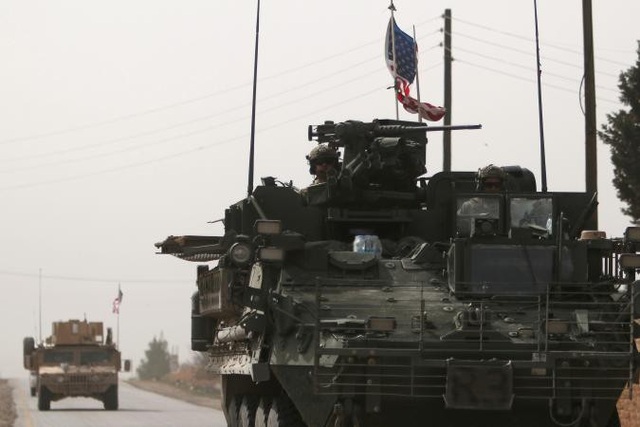 Báo Nga: Mỹ điều 250 xe tải chở vũ khí hạng nặng tới Syria - 1 Quân đội Mỹ ở Syria (Ảnh minh họa: Reuters)
