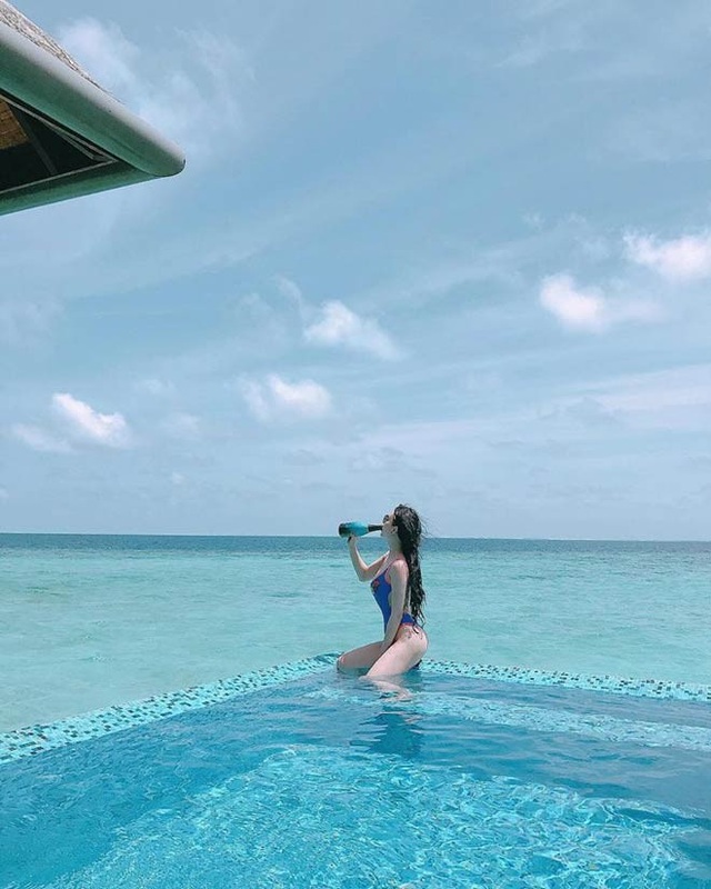 Kỳ nghỉ hè xa hoa ngút trời của tiểu thư nhà giàu Việt Nam - 17
Cô nàng nóng bỏng và xa hoa không kém đàn chị