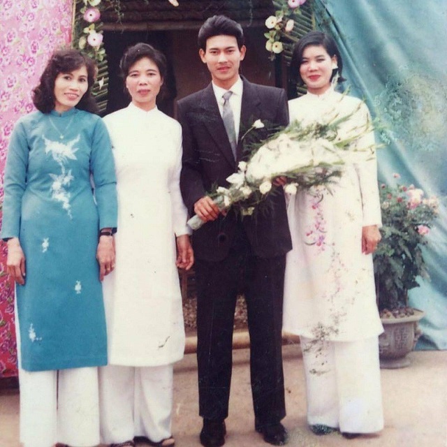 Anh trai diễn viên Vượng “râu” bất ngờ nổi tiếng vì bức ảnh đẹp trai thời trẻ - 1 Bức ảnh ngày cưới của chú Nguyễn Công Minh