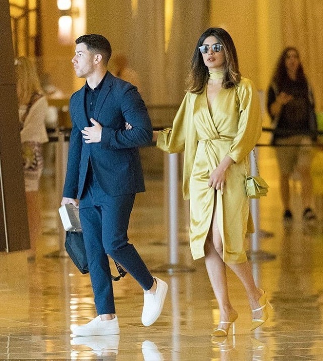 Hoa hậu thế giới hạnh phúc bên bạn trai kém 10 tuổi - 3
Priyanka Chopra ăn mặc sành điệu khi về ra mắt gia đình Nick Jonas