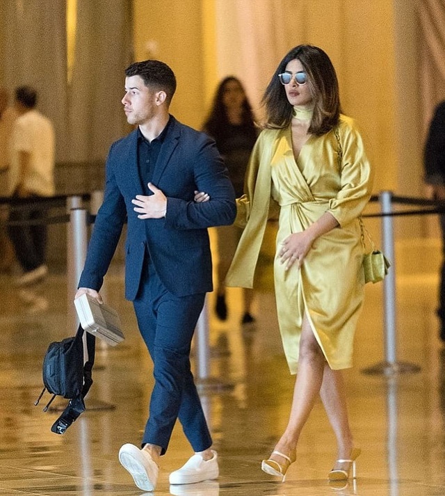 Hoa hậu thế giới hạnh phúc bên bạn trai kém 10 tuổi - 5
Priyanka Chopra và Nick Jonas quen nhau từ 1 năm trước nhưng chỉ mới hẹn hò được ít tuần