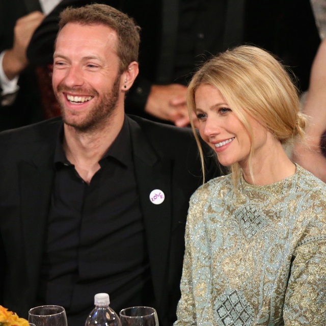 Sao phim 50 sắc thái hẹn hò với Chris Martin - 7
Chris và vợ cũ Gwyneth Paltrow vẫn duy trì quan hệ bạn bè và cùng chăm sóc 2 con của mình.