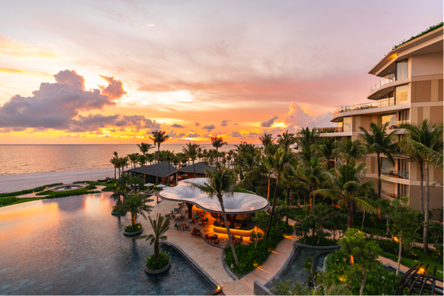 Chào đón mùa hè đầu tiên cùng InterContinental Phu Quoc Long Beach Resort - 1
InterContinental Phu Quoc Long Beach Resort tọa lạc tại Bãi Trường với hoàng hôn rực rỡ nhất đảo Phú Quốc