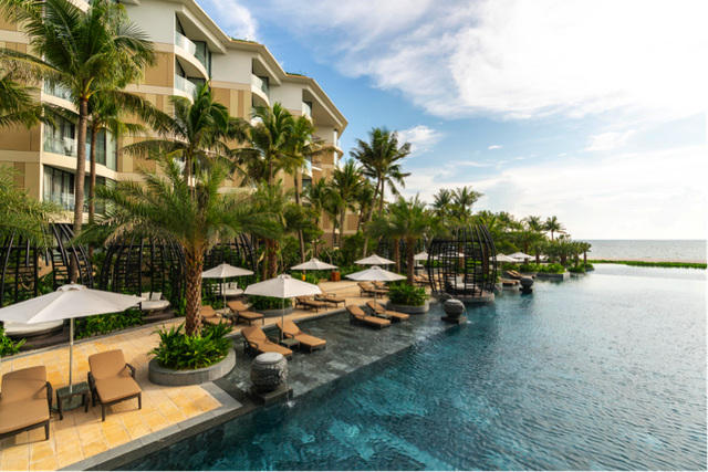 Chào đón mùa hè đầu tiên cùng InterContinental Phu Quoc Long Beach Resort - 2
Khu resort hướng thẳng về biển xanh, cát trắng