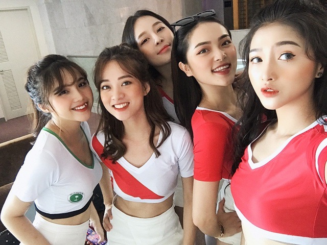 Dàn hot girl Việt nóng bỏng cổ vũ VCK World Cup 2018 - 4 Dàn hot girl Việt nóng bỏng cổ vũ VCK World Cup 2018 - 4