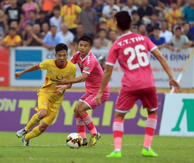 Thắng trận cuối lượt đi V-League, Nam Định vẫn đứng cuối bảng - 2
Trận đấu diễn ra khá căng thẳng - Ảnh: Gia Hưng