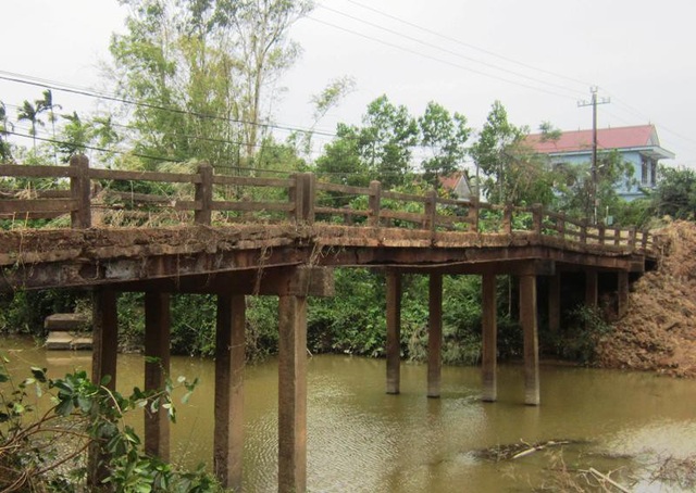 Quảng Trị: Cầu bê tông bị gãy, người dân “nín thở” đi trên cầu tạm! - 5 Cây cầu nằm trên tuyến giao thông huyết mạch liên xã