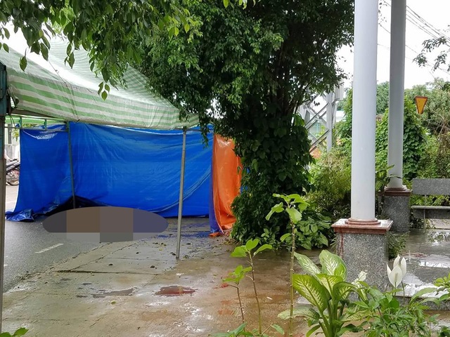 Điều tra vụ nam thanh niên chết bất thường trong đêm - 1 Cơ quan chức năng tiến hành khám tử thi