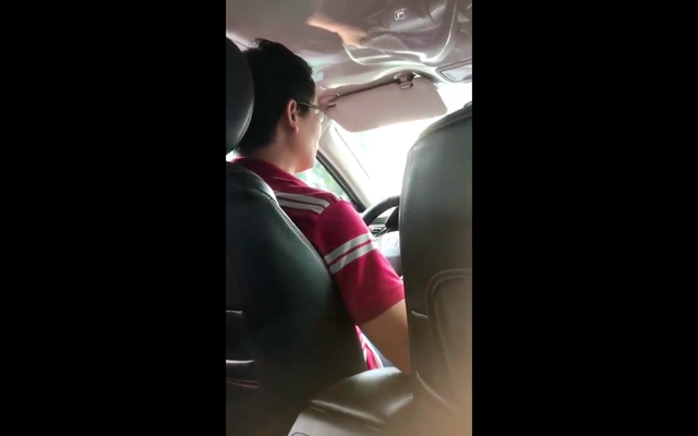 Xuất hiện clip thanh minh của tài xế taxi công nghệ chửi khách “Mày ngu lắm” - 1 Xuất hiện clip thanh minh của tài xế taxi công nghệ chửi khách “Mày ngu lắm” - 1