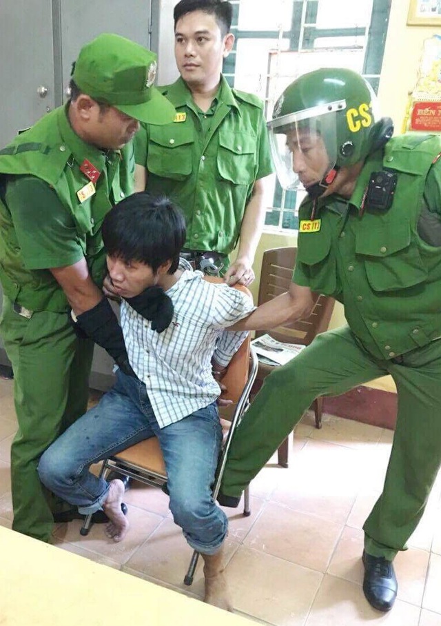 “Quý tử” nghi ngáo đá dùng dao uy hiếp mẹ và dọa đốt nhà - 1 Đối tượng Huỳnh Thanh Duy bị bắt