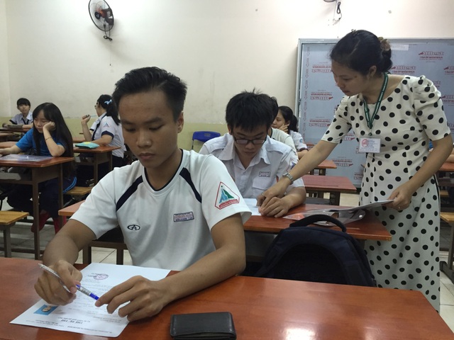 23 trường đại học tại TPHCM đã sẵn sàng đi tỉnh coi thi - 2 Nhiều cán bộ, giảng viên của các trường ĐH được tập huấn kỹ công tác coi thi