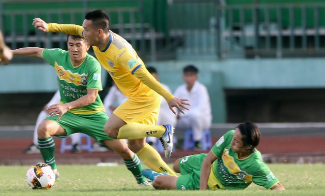 Thủ môn Bùi Tiến Dũng thi đấu, FLC Thanh Hoá thắng may mắn - 4 ... nhưng bất thành