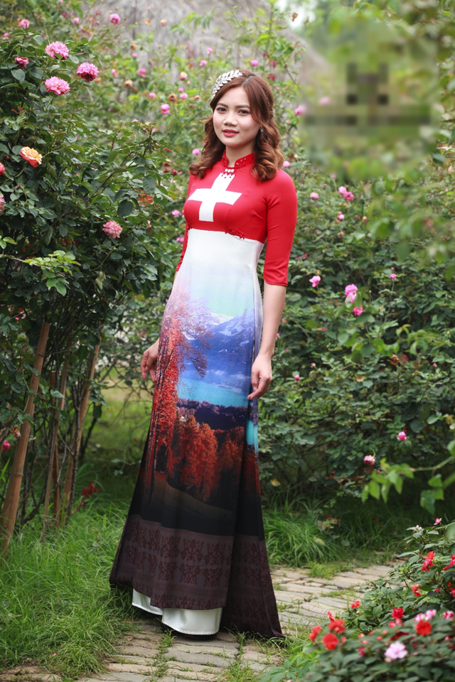 Người mẫu Đồng Kim Tuyến với áo dài quốc kỳ Thụy Sỹ.