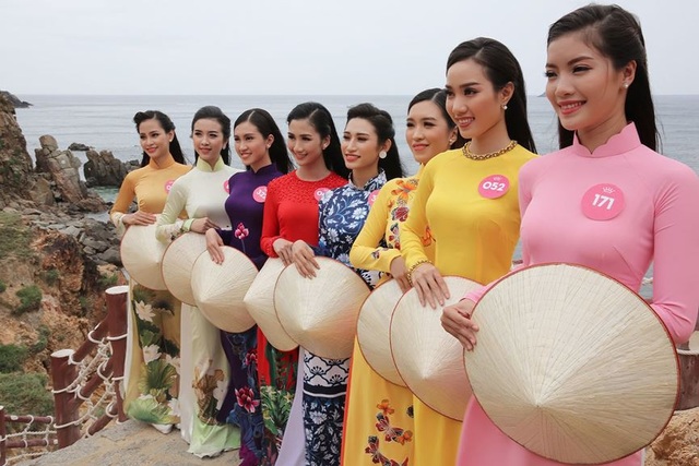 30 thí sinh hoa hậu phía Nam làm sáng bừng Eo Gió với áo dài rực rỡ Hoa Hậu - 1 30 thí sinh hoa hậu phía Nam làm sáng bừng Eo Gió với áo dài rực rỡ Hoa Hậu - 1