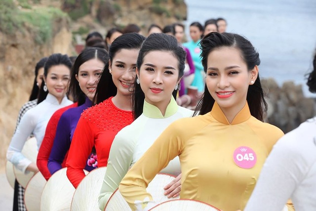 30 thí sinh hoa hậu phía Nam làm sáng bừng Eo Gió với áo dài rực rỡ  Hoa Hậu - 6